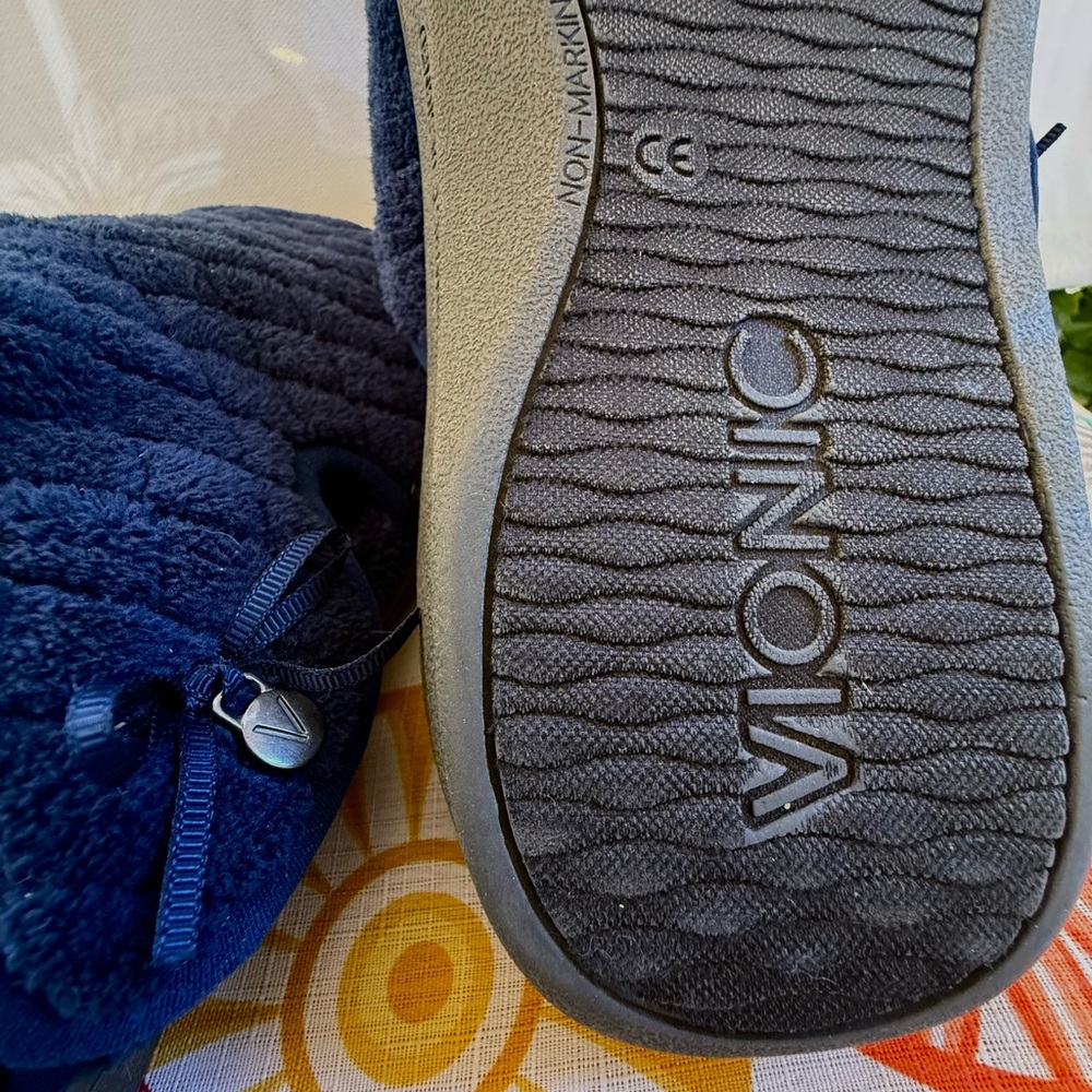 VIONIC  Cozy Navy Blue Quilted Slippers - Picture 6 of 12